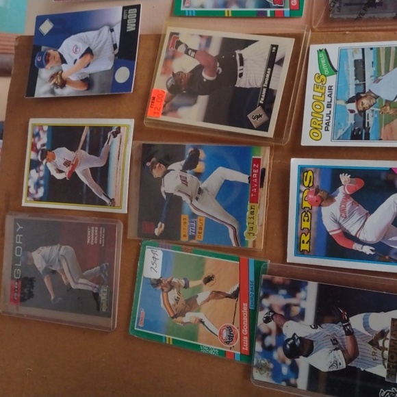Assorted Baseball Trading Cards Collection - Picture 5 of 5
